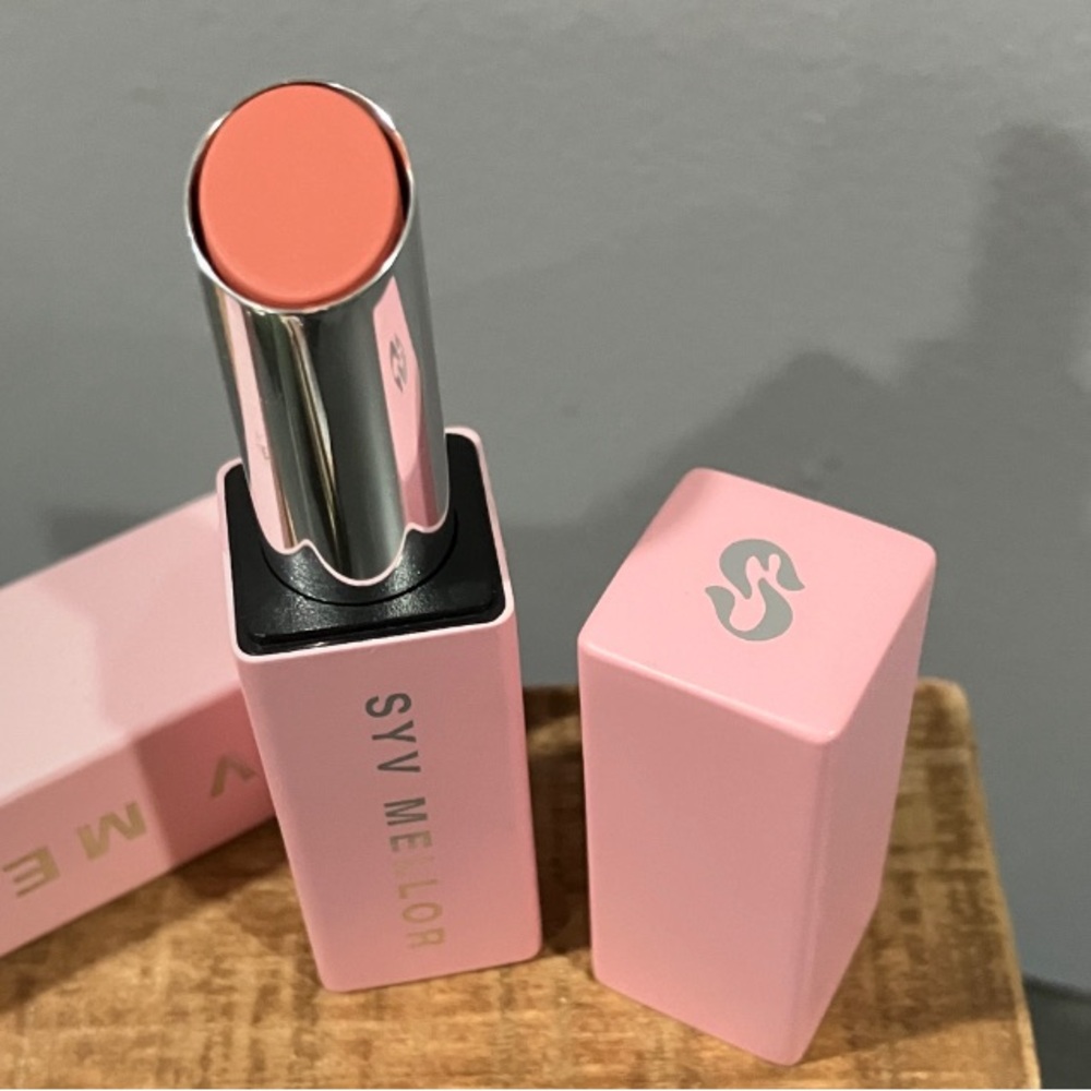 Syv Mellor Coral/Pink Lipstick in shade Tingz